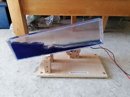 Wellenmaschine aus Acrylglas auf Holzbasis