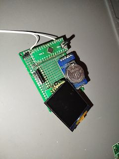 Prototyping-Platine mit Display und CR2032 Batterie