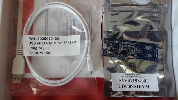 USB-Kabel und LDC0851EVM Evaluation Board