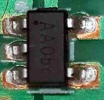 Makroaufnahme eines SMD-Bauteils auf Leiterplatte