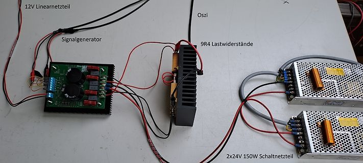 Elektronischer Versuchsaufbau mit Netzteilen und Lastwiderständen