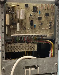Bestückte Leiterplatte mit Anschlussklemmen