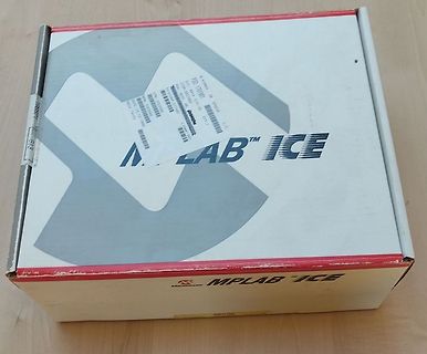 Verpackung eines MPLAB ICE Programmiergeräts