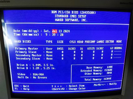 BIOS CMOS Setup Menü auf Monitor