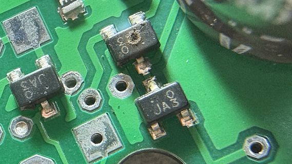 Nahaufnahme einer Leiterplatte mit SMD-Bauteilen
