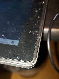 Nahaufnahme einer beschädigten Displayecke