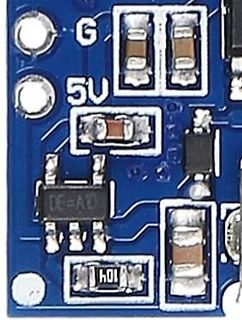 Nahaufnahme einer Leiterplatte mit SMD-Bauteilen