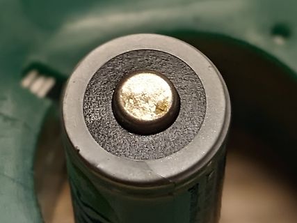 Nahaufnahme eines Batteriepolens
