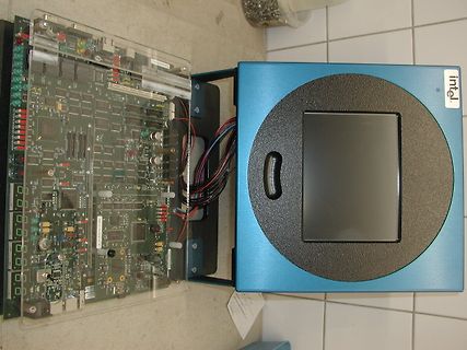 Leiterplatte und Gehäuse eines Intel-Geräts