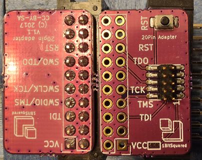 Zwei rote 20-Pin Adapter-Leiterplatten