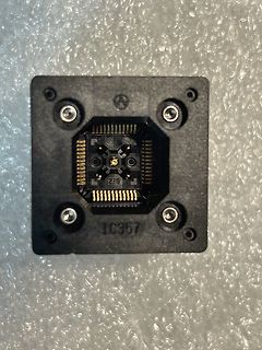 Elektronisches Bauteil mit Kontaktpins