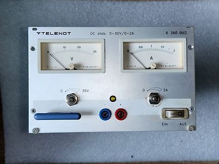 Telenot DC-Stabilisiertes Netzteil mit Analoganzeigen
