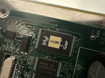 Nahaufnahme einer Leiterplatte mit integrierten Schaltkreisen