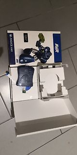Verpackung und Inhalt eines Atmel JTAGICE mkII Programmers
