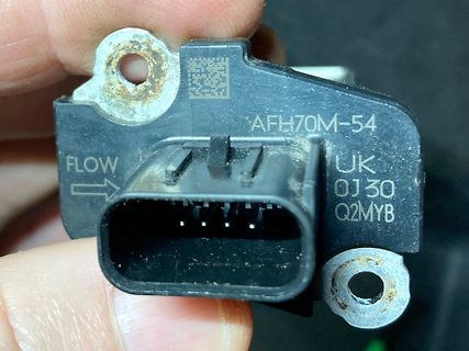Elektronischer Sensor mit Steckergehäuse