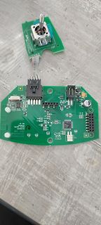 Zwei Leiterplatten mit Potentiometer und Kabelverbindung