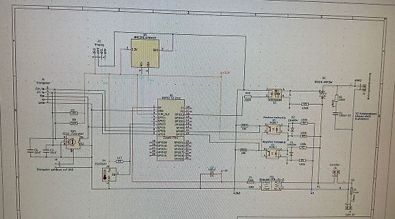 Foto eines Computerbildschirms mit einem Schaltplan
