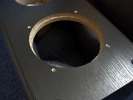 Ausschnitt eines Lautsprechergehäuses aus Holz