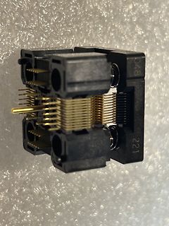 Elektrischer Steckverbinder mit Goldkontakten