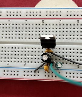 Aufbau auf einem Breadboard mit Bauteilen