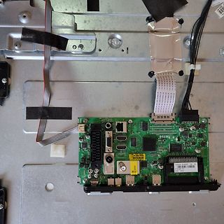 Leiterplatte eines elektronischen Geräts mit Anschlüssen