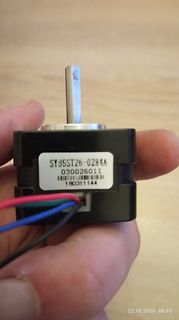 Schrittmotor mit Typenschild