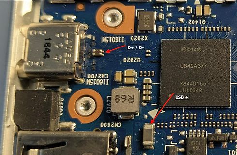 Nahaufnahme einer Leiterplatte mit USB-Anschluss und IC