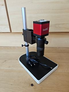 Digitalkamera auf Stativ