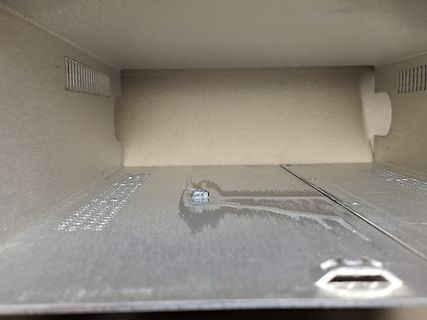 Innenansicht eines Metallgehäuses