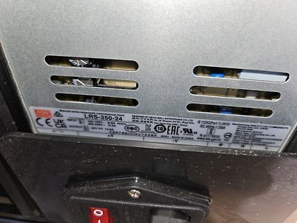 Typenschild eines Mean Well Netzteils