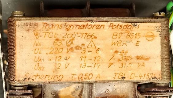 Typenschild eines Transformators