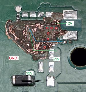 Beschädigte Leiterplatte mit Kurzschluss oder Lötzinnresten