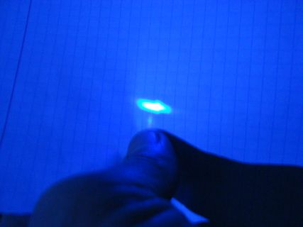 Abfotografierter Bildschirm mit blauem Licht