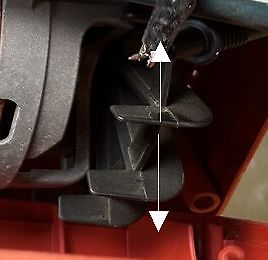Nahaufnahme eines mechanischen Bauteils mit Pfeilmarkierung