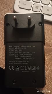 Rückseite eines NiMH Ladegeräts