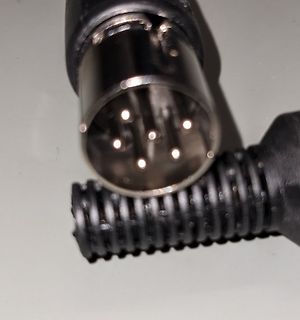 Stecker eines Kabels mit Pins