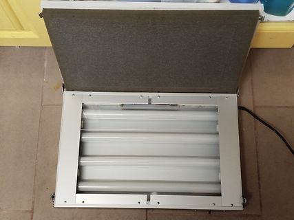 Lichtbox mit Leuchtstoffröhren