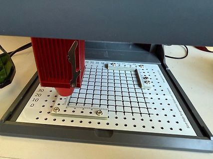 Laser Gravierer Arbeitsplatte mit Raster