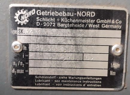 Typenschild eines Getriebes