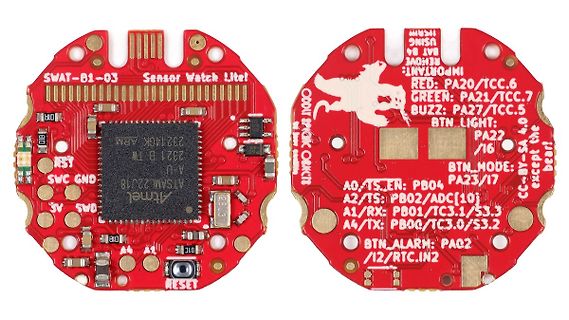 Vorder- und Rückseite einer roten Sensor Watch Lite Platine