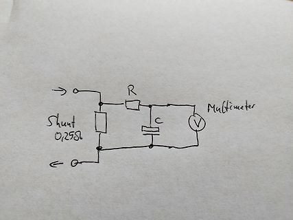 Handgezeichneter Schaltplan mit Shunt, R, C und Multimeter