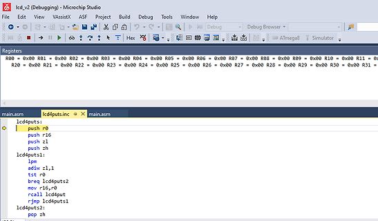 Screenshot einer Assembler-Programmierung in Microchip Studio