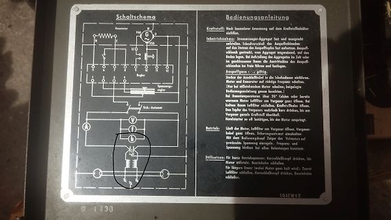 Foto eines Schaltplans und einer Bedienungsanleitung