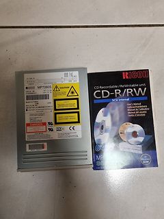 Ricoh CD-R/RW Laufwerk und Verpackung