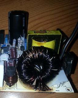 Elektronische Bauteile auf einer Leiterplatte