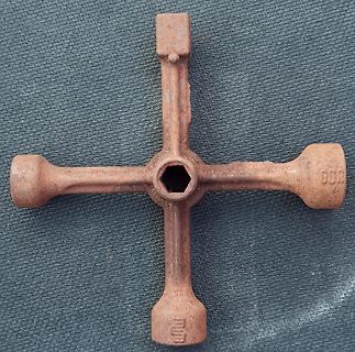 Rostiger Kreuzschlüssel