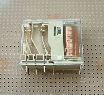 Transparentes elektromechanisches Relais