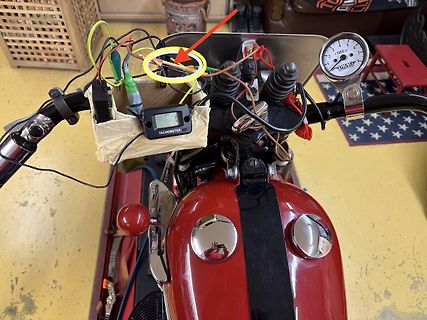 Verkabelung eines Tachometers an einem Motorrad