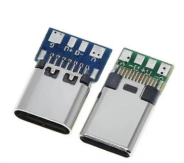 Zwei USB-C-Stecker-Adapter mit Leiterplatten-Anschluss