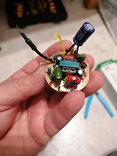 Elektronikmodul mit Elektrolytkondensator und Spulen